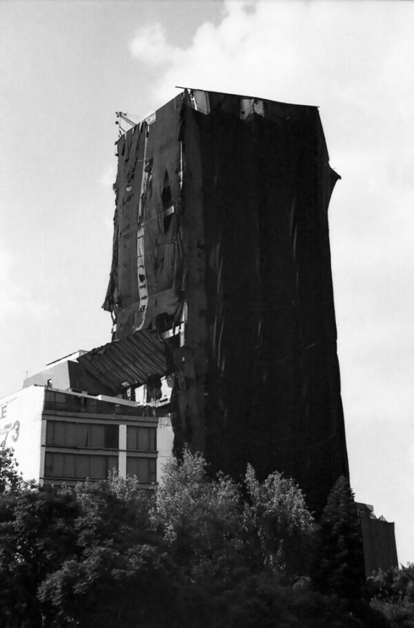 Mabe Guzmán Mabe Guzmán, Oscura forma de pertenecer